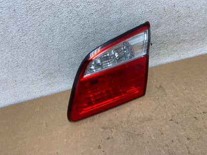 2000-2001 Infiniti i30 Right Passenger Rh Side Tail Light Inner AI3721 LK2