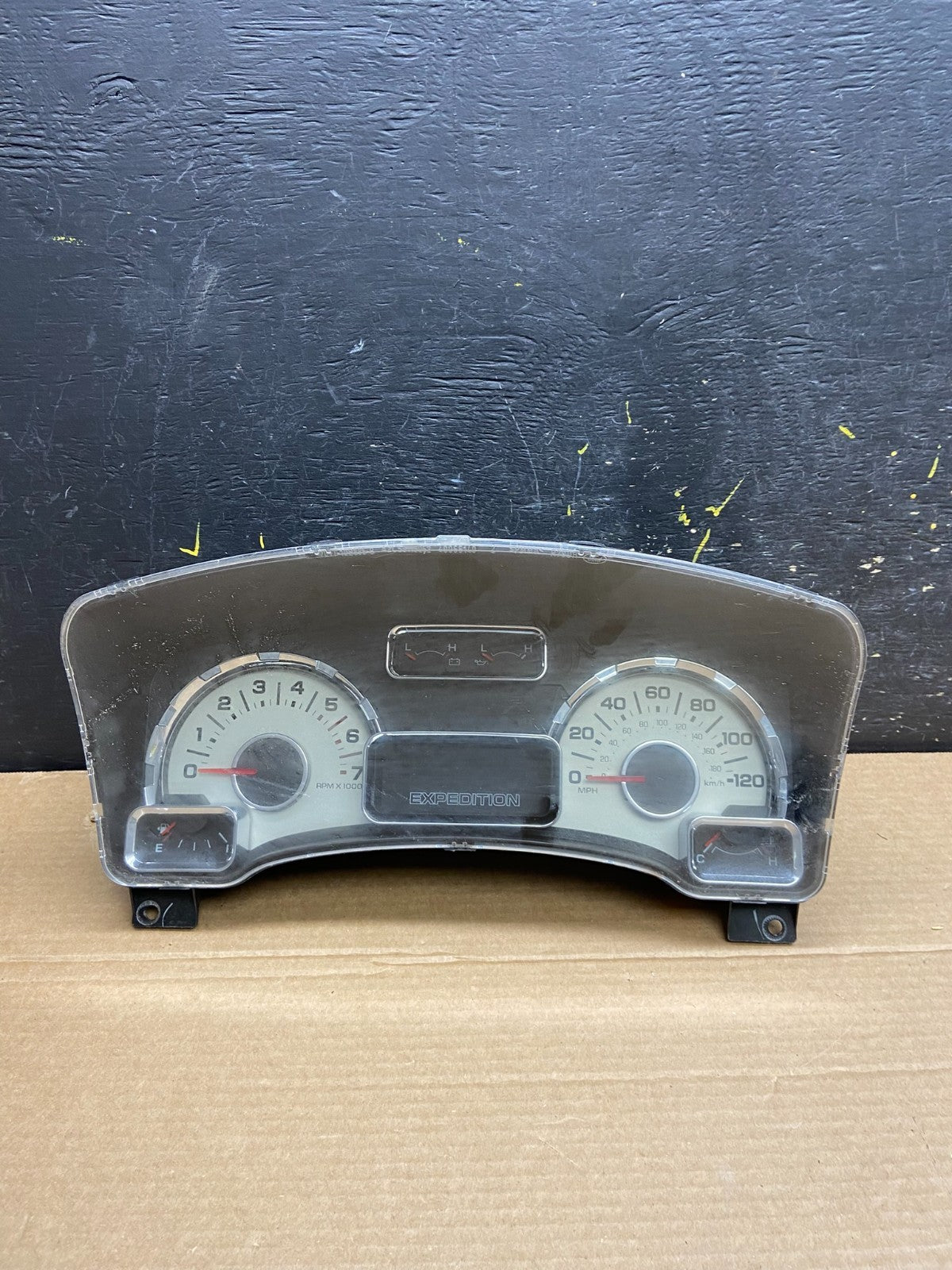 2007 2008 Ford  Expedition Speedometer Cluster Gauge OEM w0218 DG0
