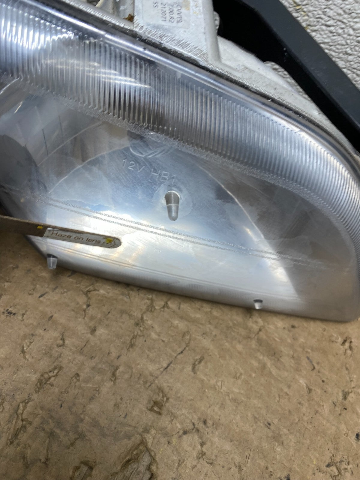 1997 to 2005 Chevrolet Venture Montana Left+Right Headlights V8297 DW7