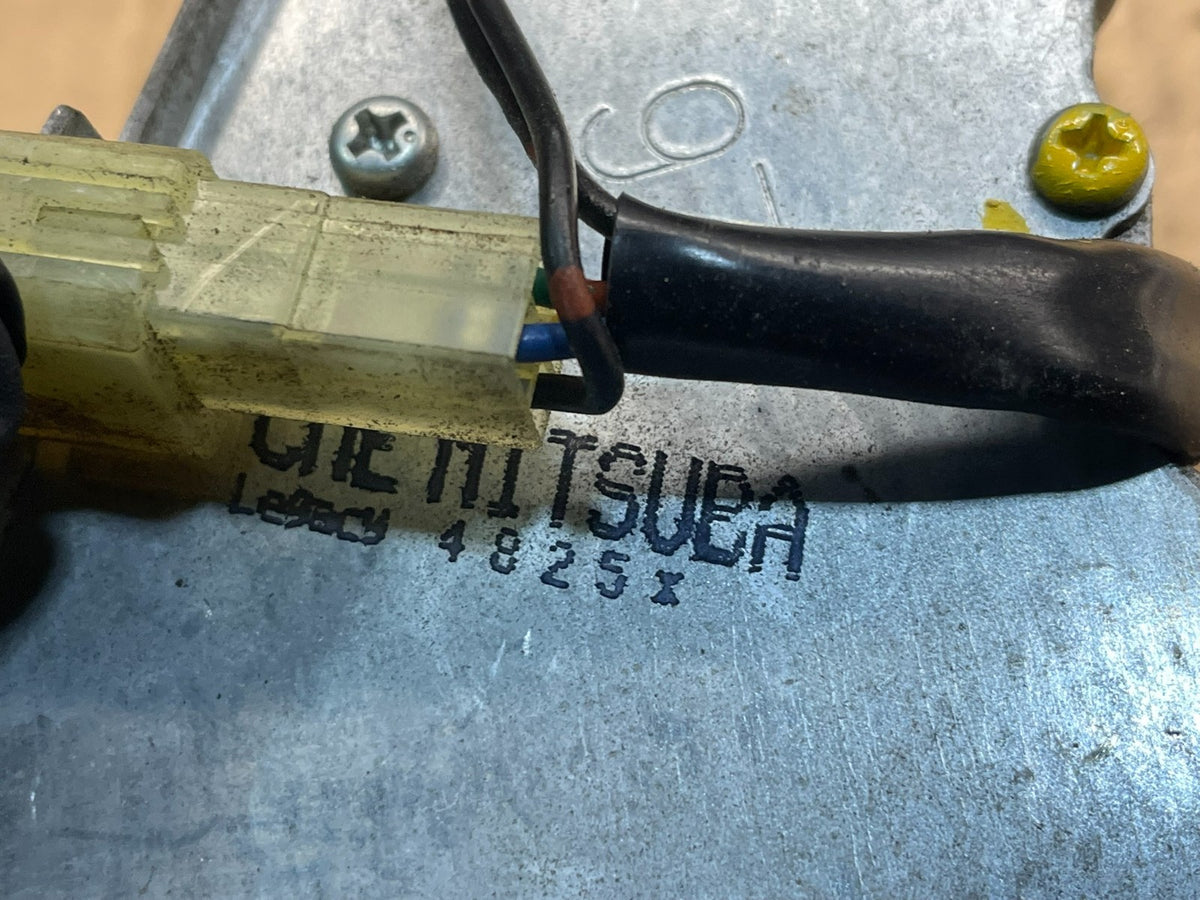 2005 to 2009 Subaru Legacy Outback Rear Wiper Motor V2001 DG6