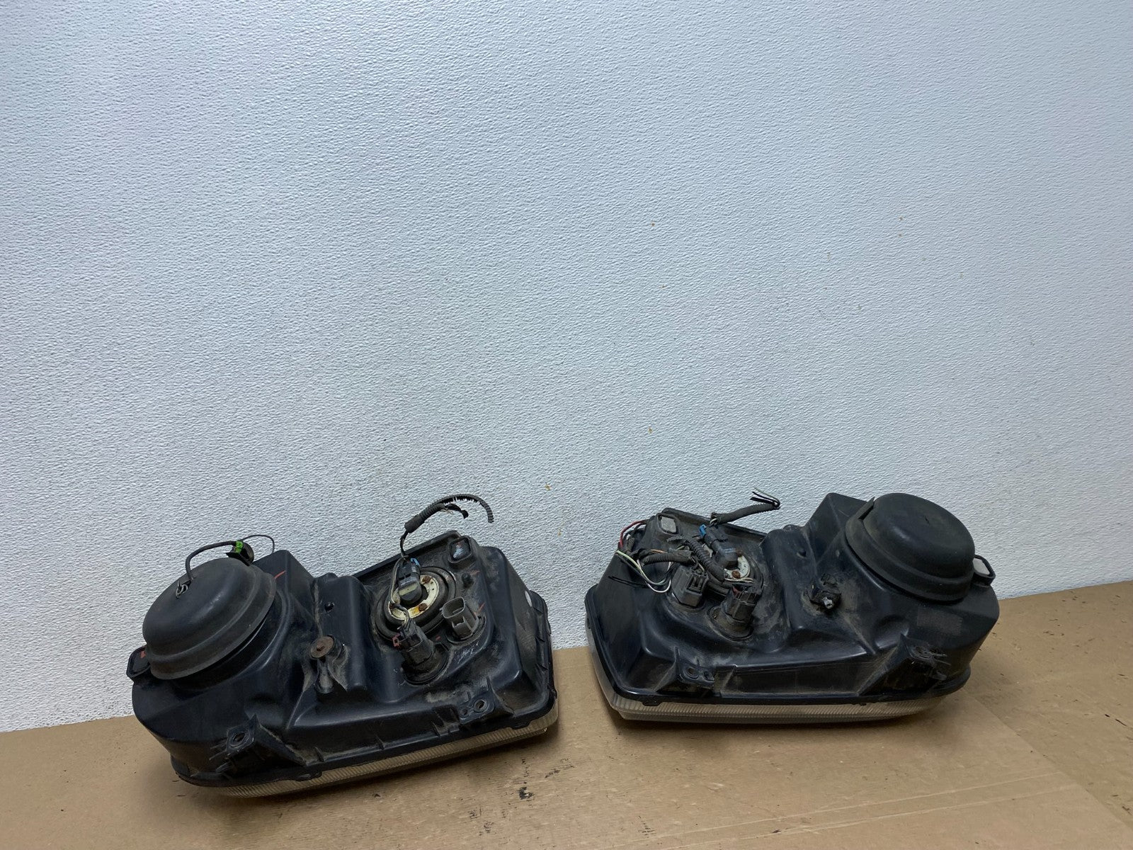 2005 to 2010 Chrysler 300C Left+Right Side Xenon Headlights AF4646 DW10