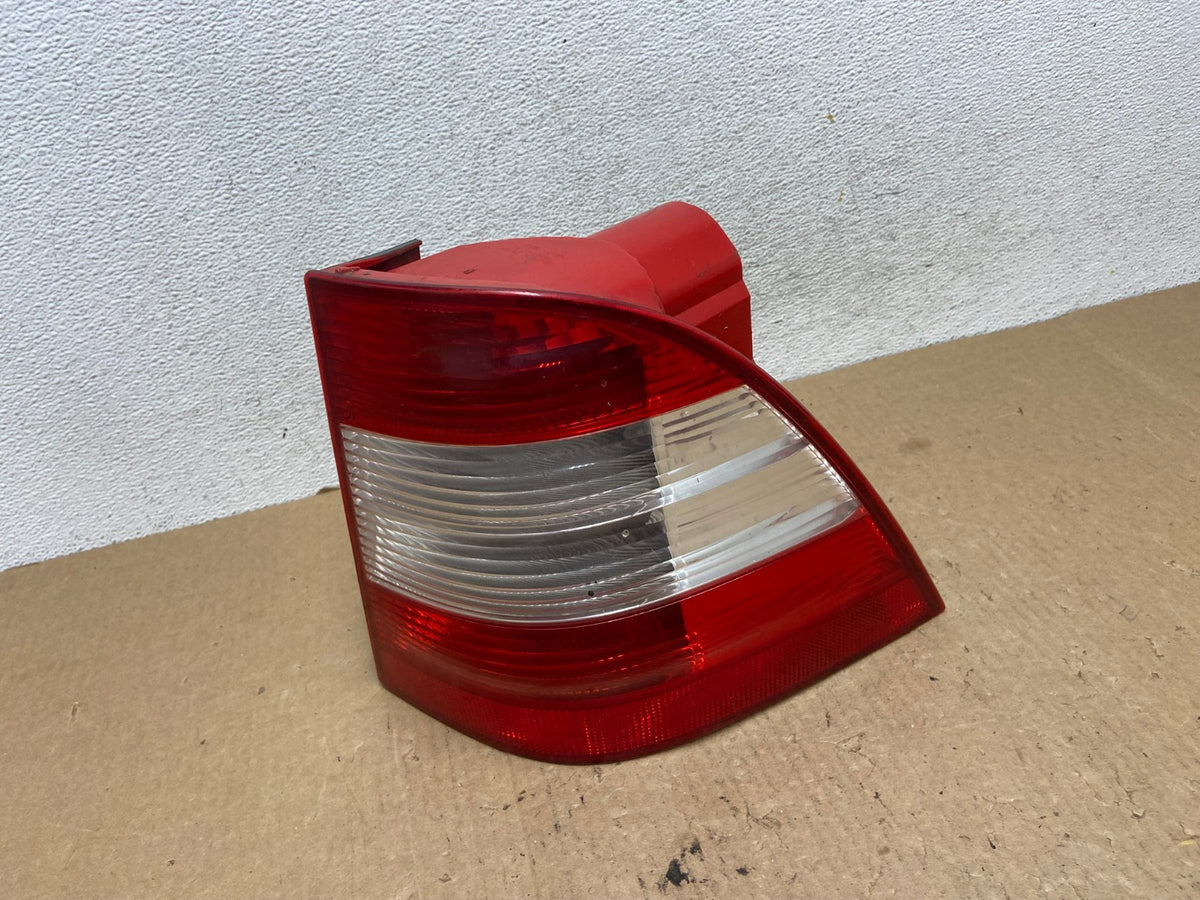 2002-2005 Mercedes ML 350 Ml-Class Right Passenger Rh Side Tail Light AF9829 LK0