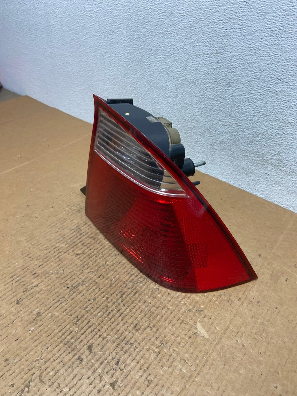 2005 2006 2007 Ford Focus Sedan Right Passenger Tail Light AE0225 LK1