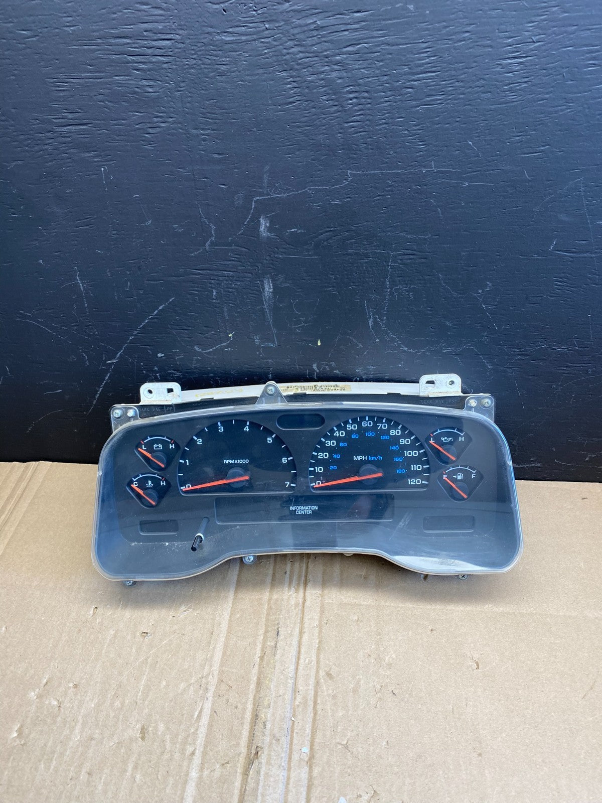 2000 Dodge Durango Speedometer Instrument Cluster Gauge AB8821 PS0