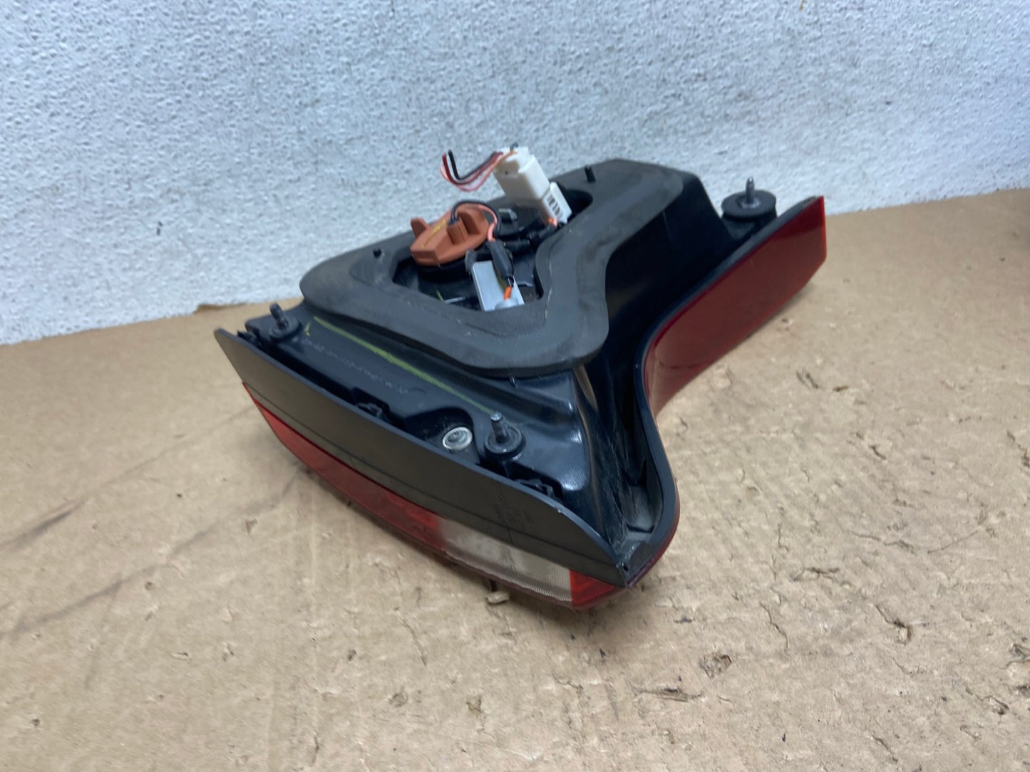 2014 - 2015 Kia Sorento Right Passenger Side Inner Tail Light AG1279 LK5