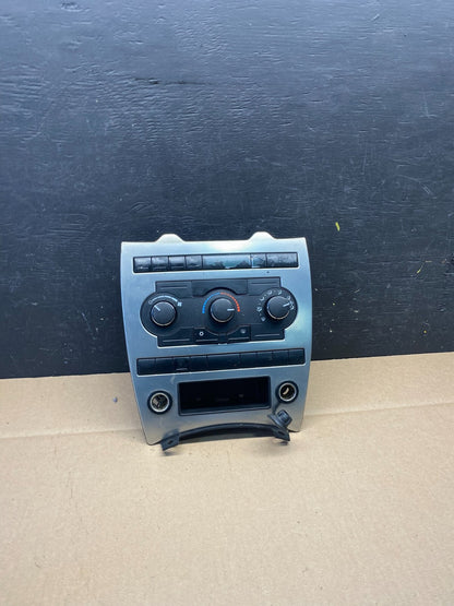 2005 2006 2007 Jeep Commander Grand Cherokee A/C Climate Control Bezel O3555 DG0