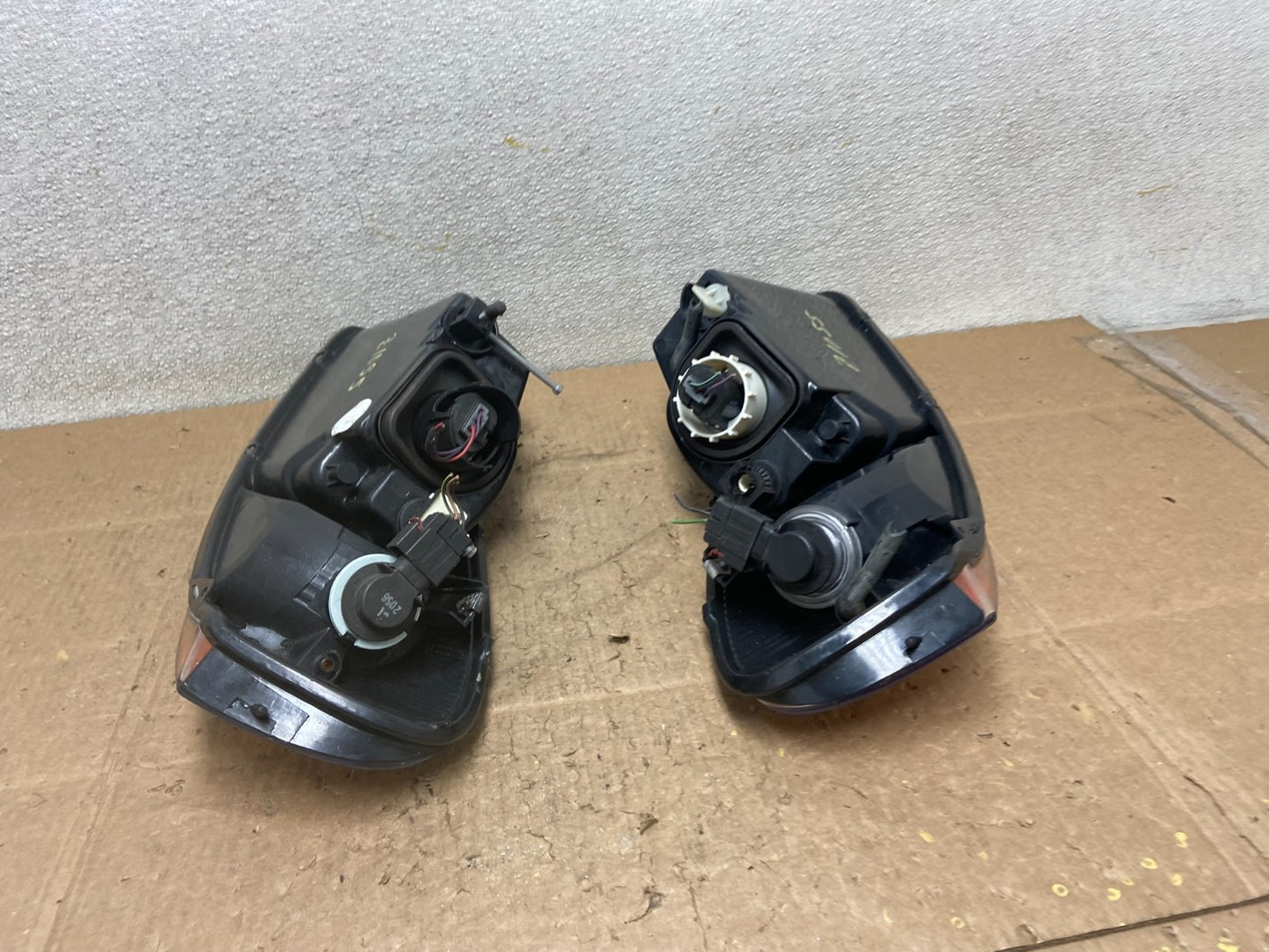 2001 to 2002 Chrysler Sebring Left+Right Side Headlights Z1055 DW8