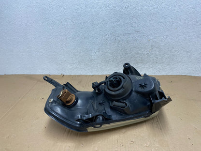 2005 - 2006 Mazda Tribute Right Passenger Rh Headlight AE9137 DW5