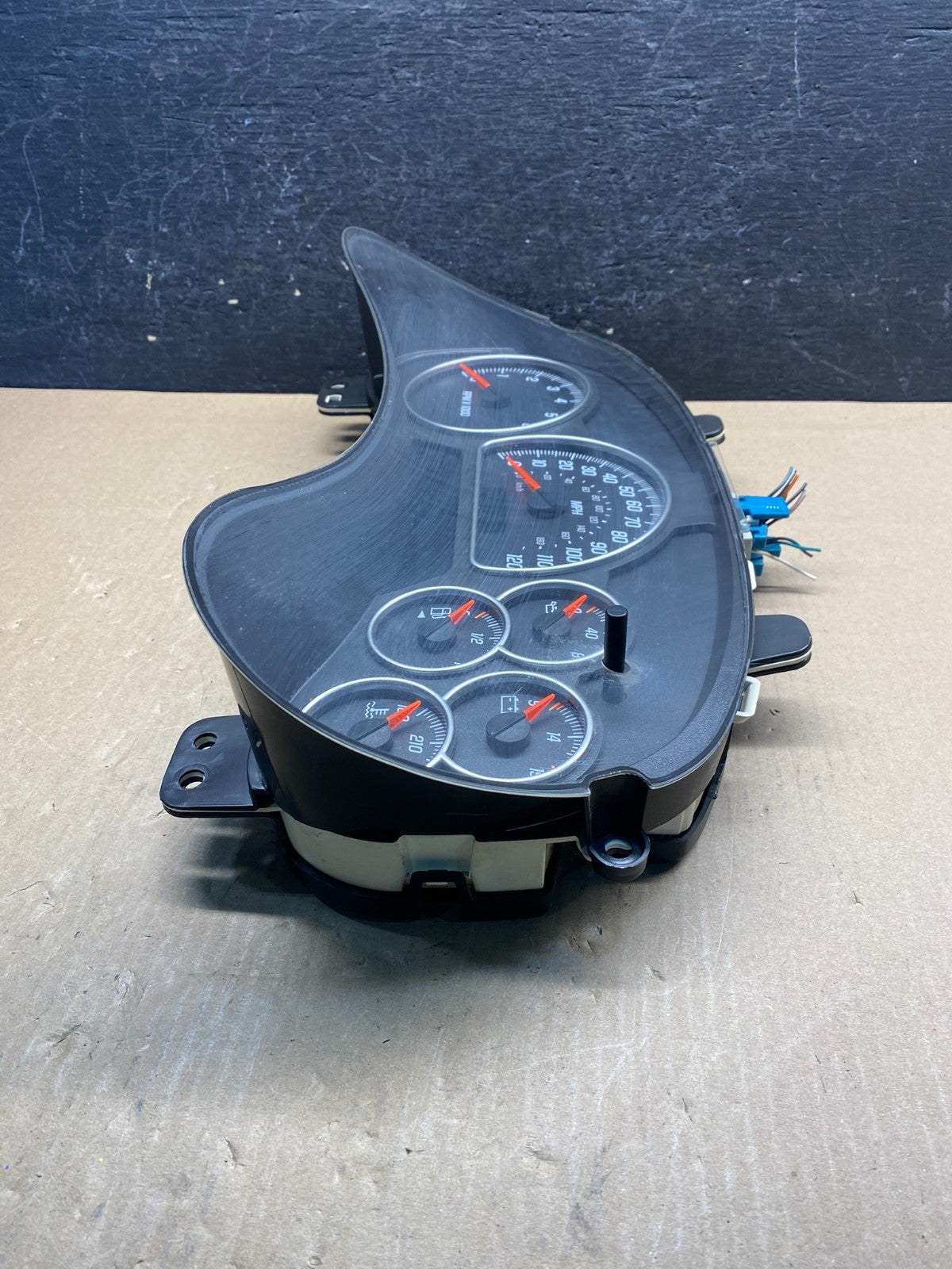2002 to 2005 Chevrolet Trailblazer Speedometer Cluster Gauge AG1830 DG2