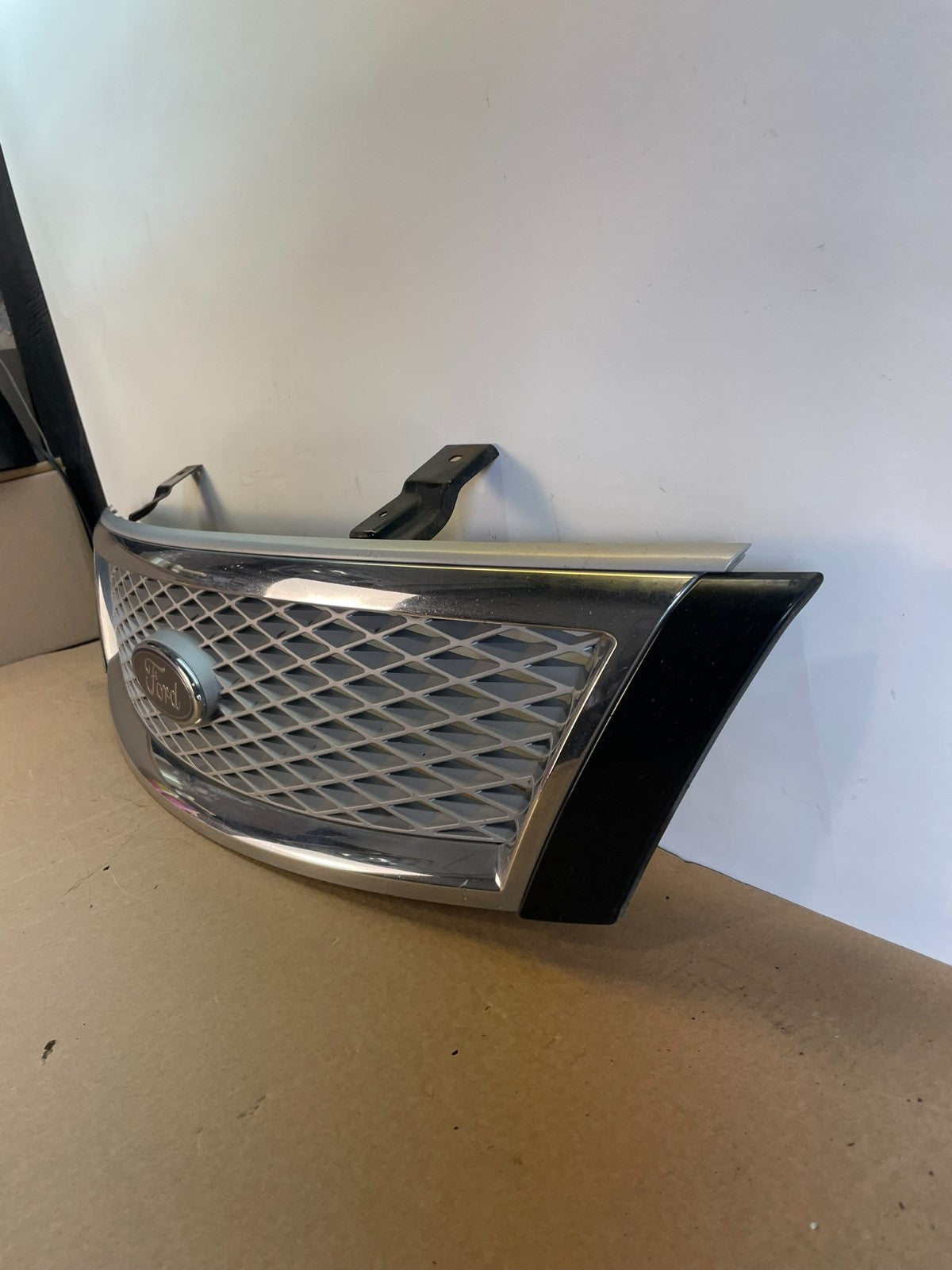 2005 2006 2007 Ford Five Hundred Front Upper Grill Grille Logo Emblem ag9804 DG1