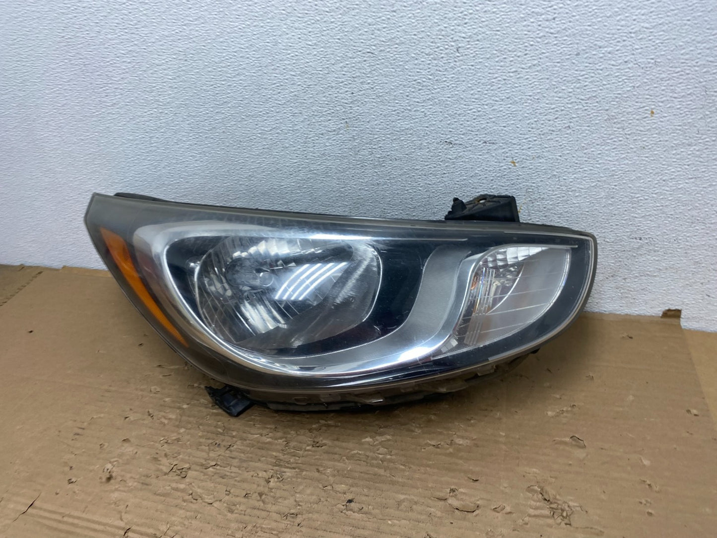 2013 to 2017 Hyundai Accent Right Passenger RH Side Headlight AD4360 DW1