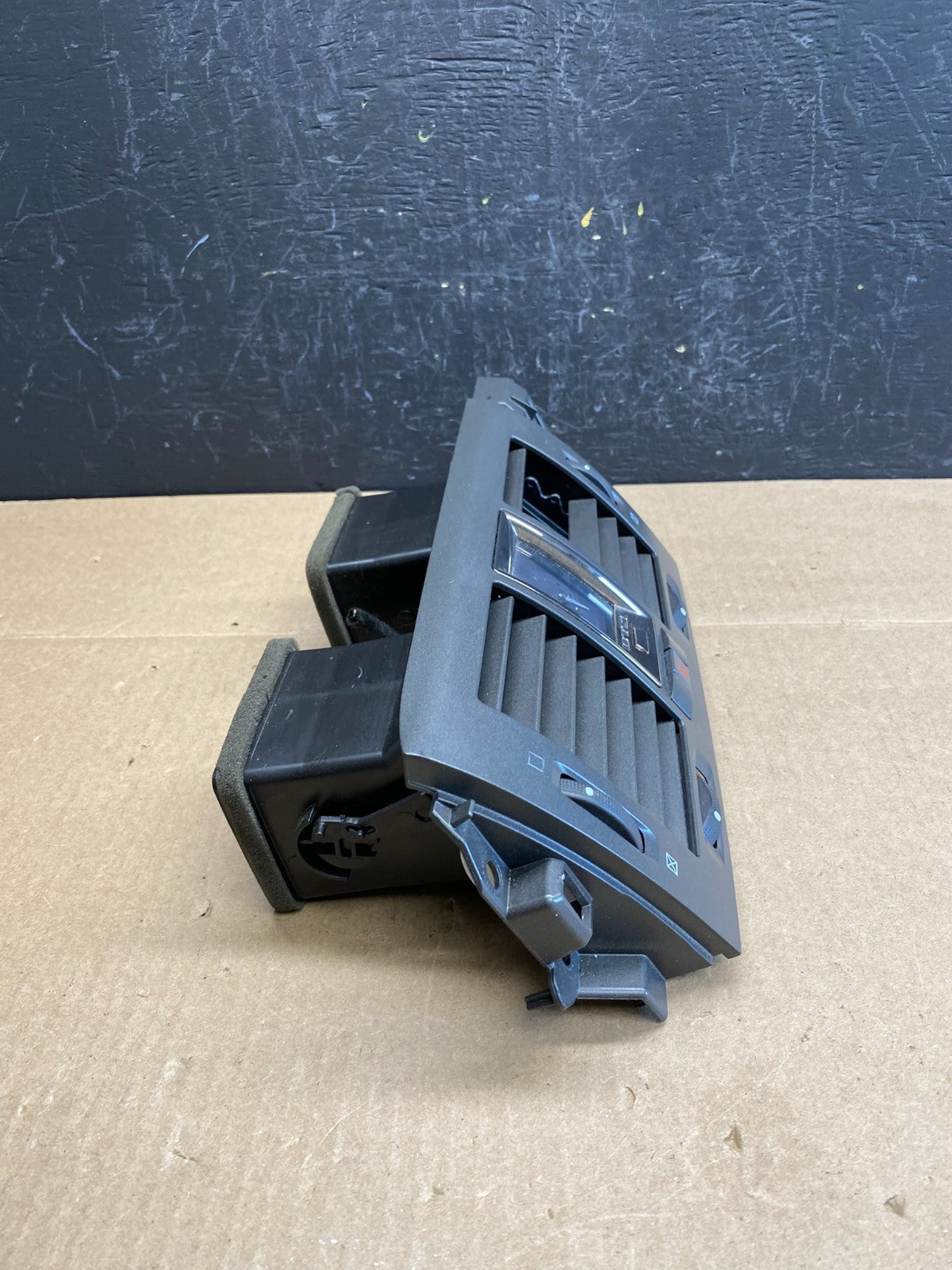 2006 to 2011 Cadillac DTS Dash Center Air Vent Heater Bezel ac6257 DG1