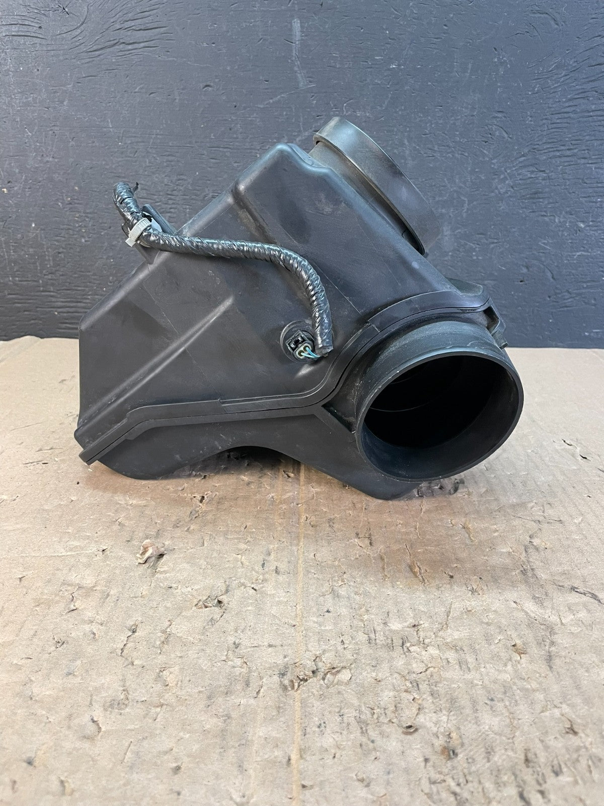 2017-2020 Chrysler Pacifica 3.6L AT FWD Air Intake Cleaner Resonator ad8274 DG4