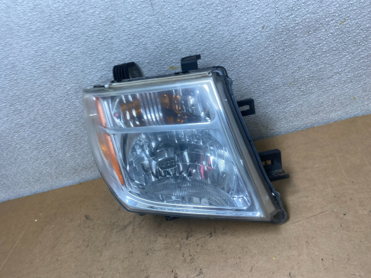 2005 to 2007 Nissan Pathfinder Halogen Headlight Right Passenger Oem X6750 DW1