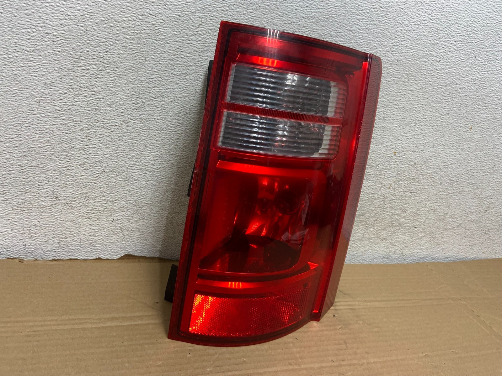 2008 2009 2010 Dodge Grand Caravan Right Passenger Rh Tail Light AG8892 DW1