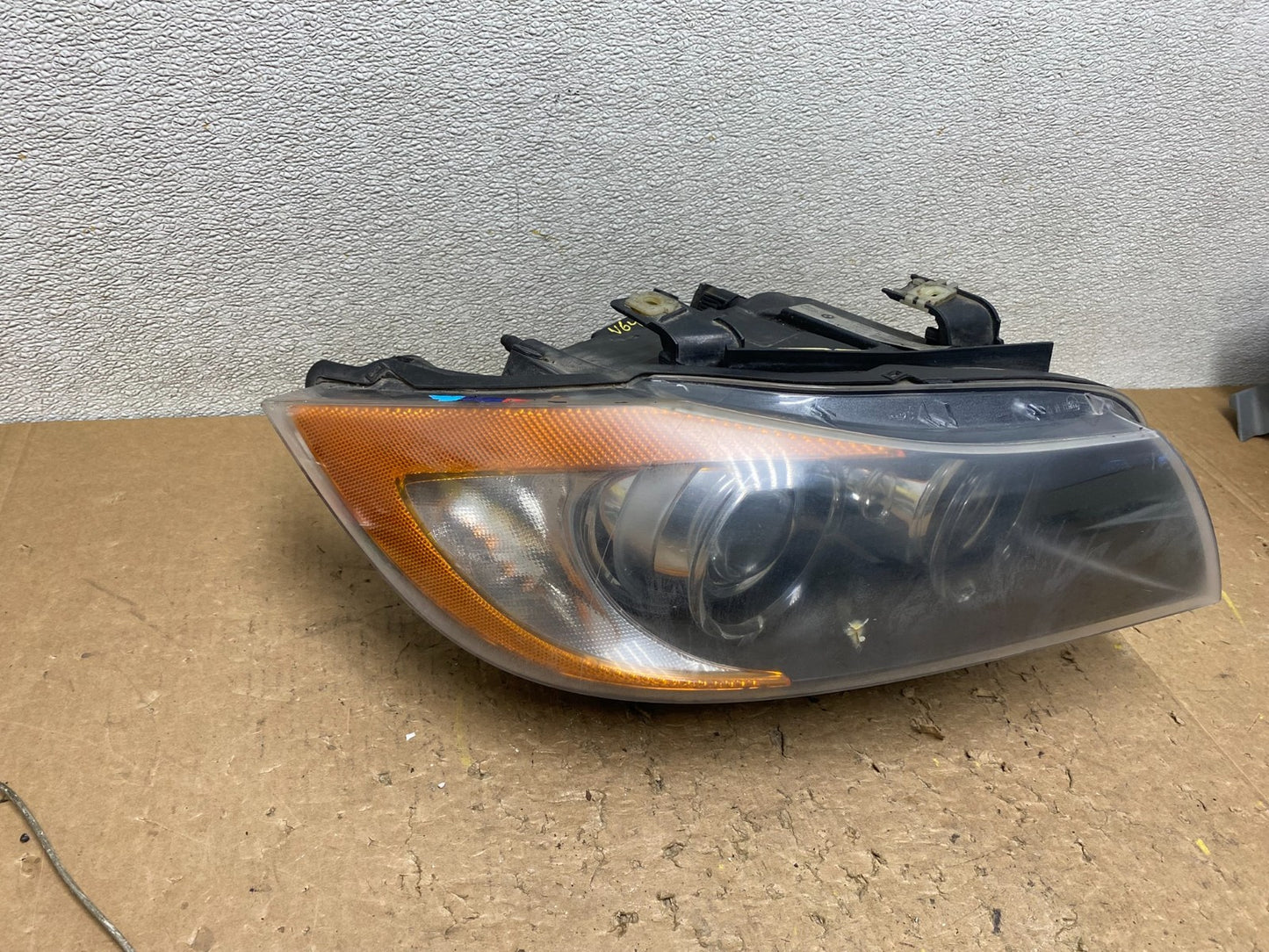 Xenon HID AFS 2006 to 2008 BMW 3 Series Headlight Right Passenger Side OEM V64002