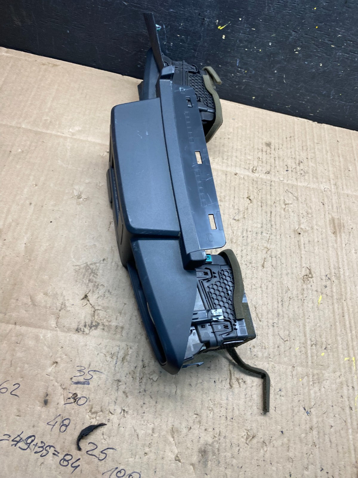2020 to 2023 Ford  Explorer Console Radio Display Screen Air Vents Oem p3516 DG3