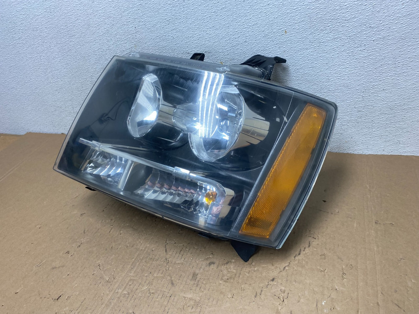 2007 to 2013 Chevrolet Suburban Tahoe Left Driver LH Headlight AD8042 DW1