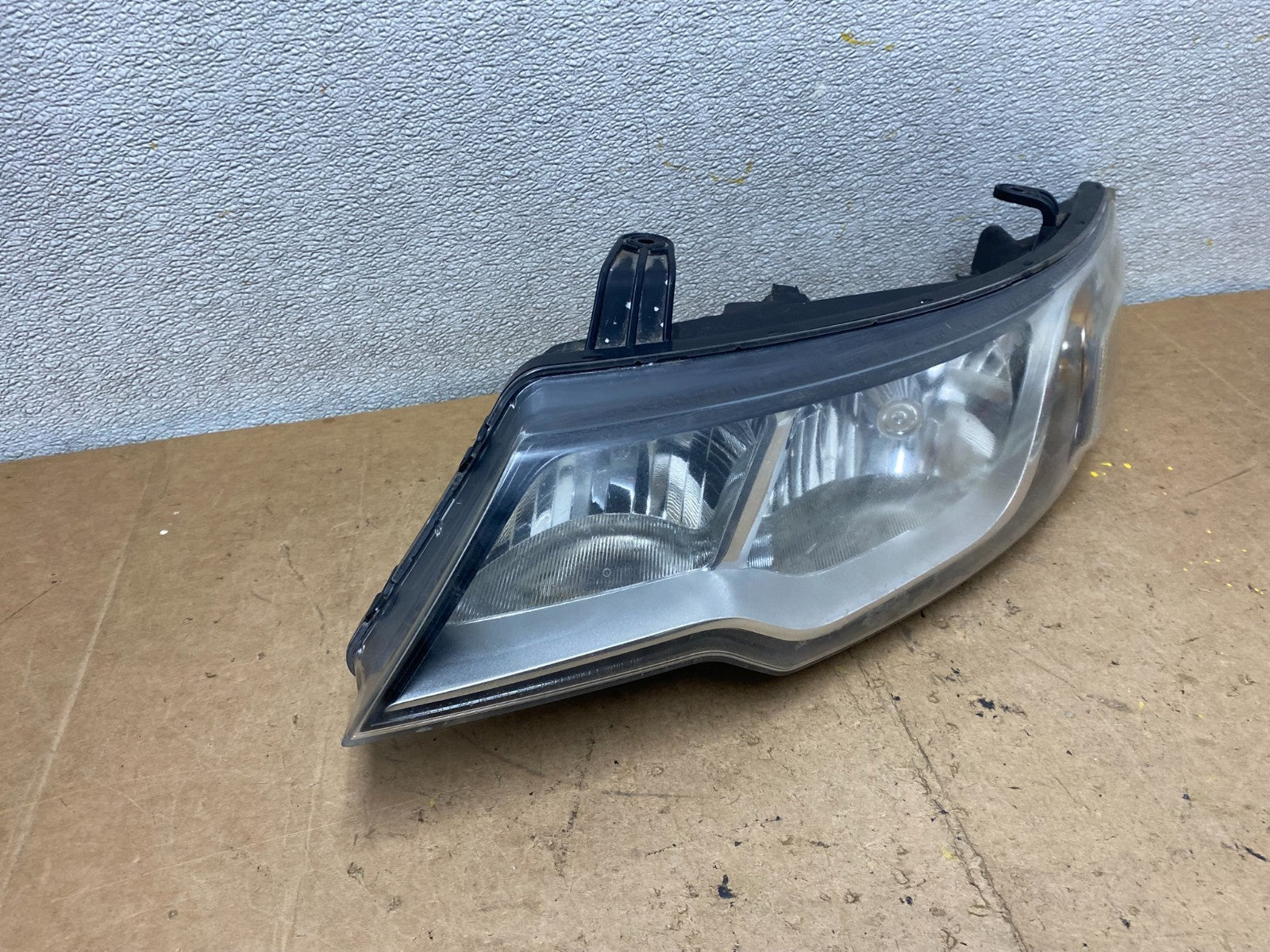 2010 to 2013 Kia Forte Koup Left Driver LH Halogen Headlight OEM X7020 DW2