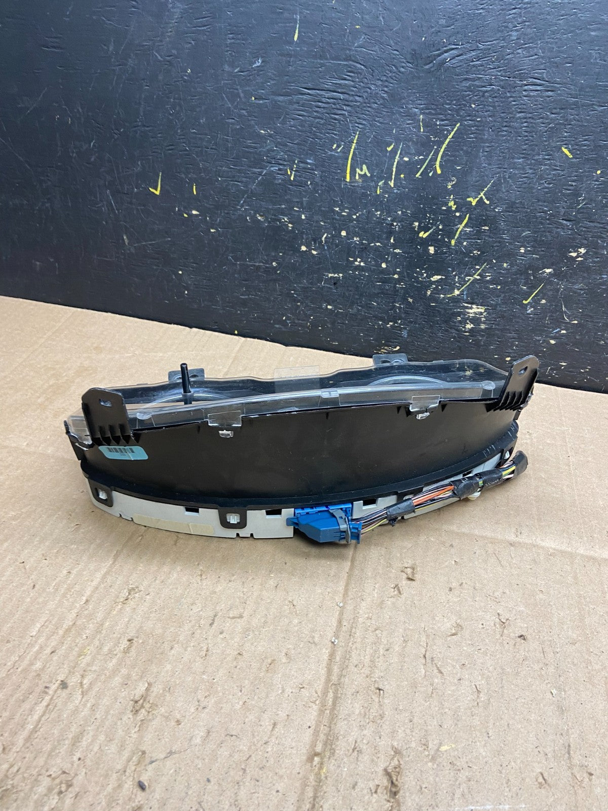 2005 to 2007 Mercury Montego Speedometer Cluster AA81684