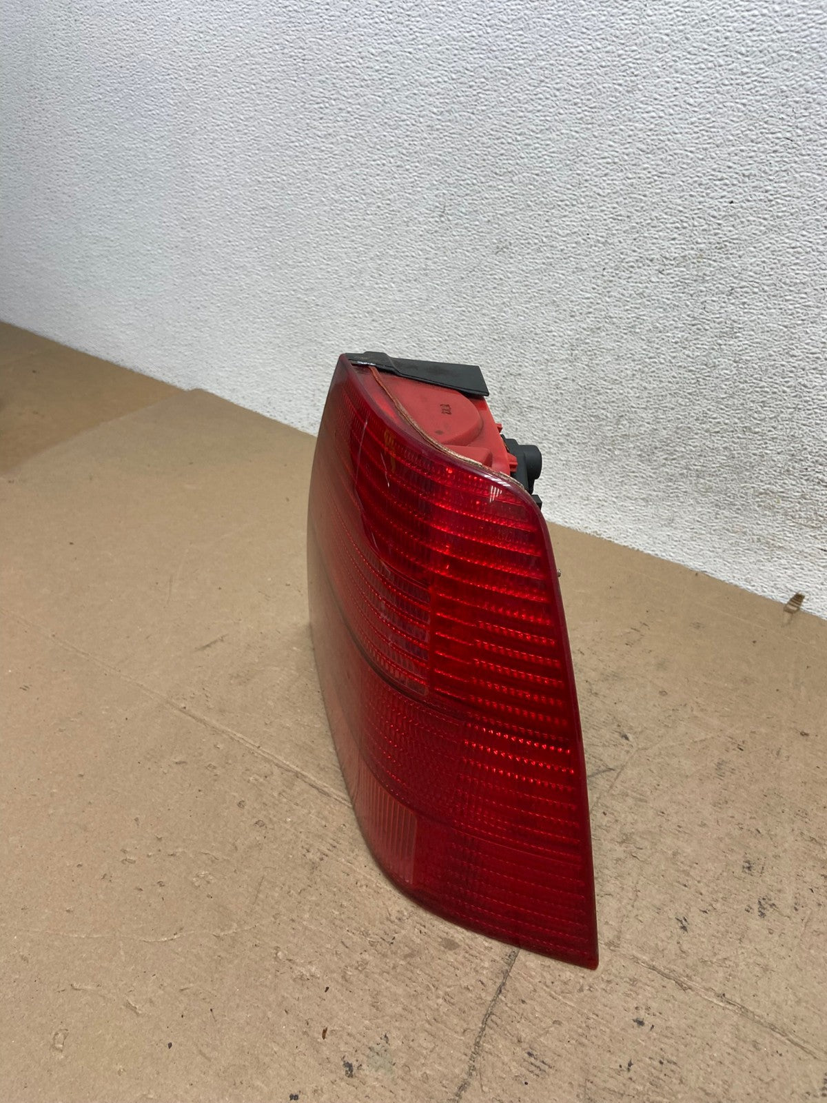 1999 to 2003 Volkswagen Jetta Sedan Right Passenger Tail Light AF5724 LK1