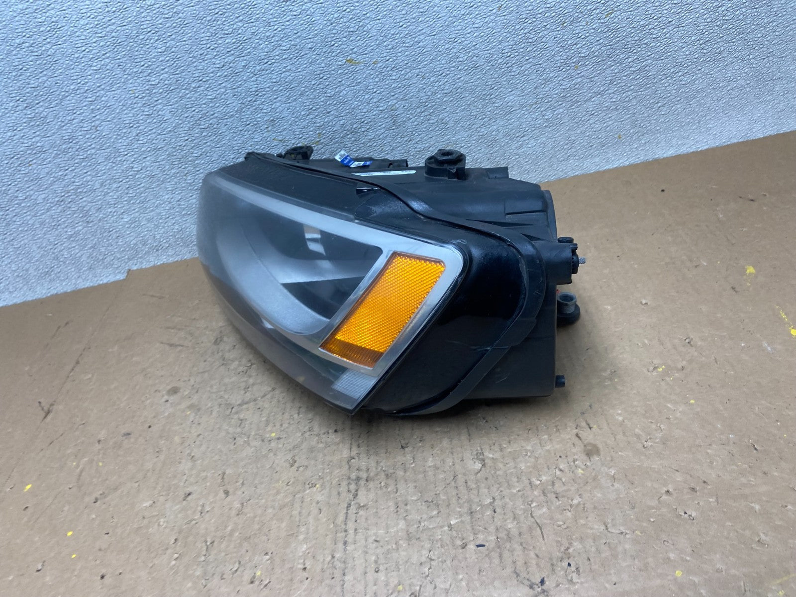 2011 to 2014 Volkswagen Jetta Left Driver LH Headlight Halogen Z8046 DW1