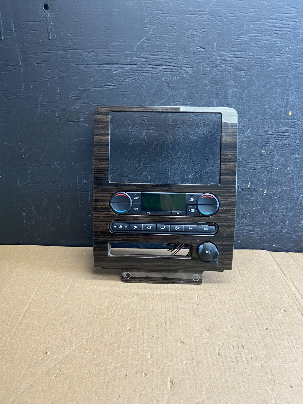 2005 to 2007 Ford Freestyle Montego Climate Control Radio Bezel Trim AE4399 DG0