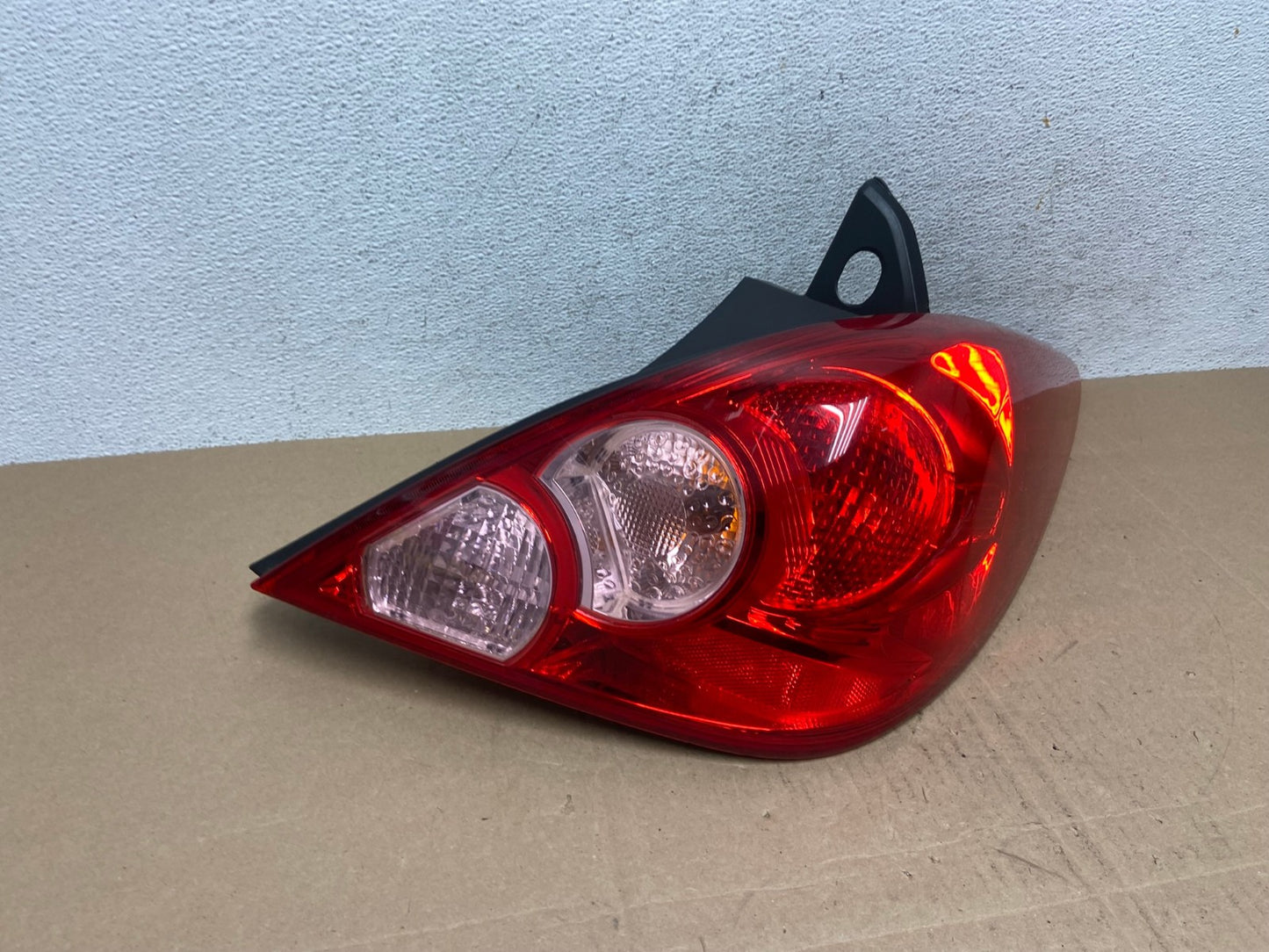 2007 - 2012 Nissan Versa Hatchback Right Passenger Side Tail Light AE4994 LK2