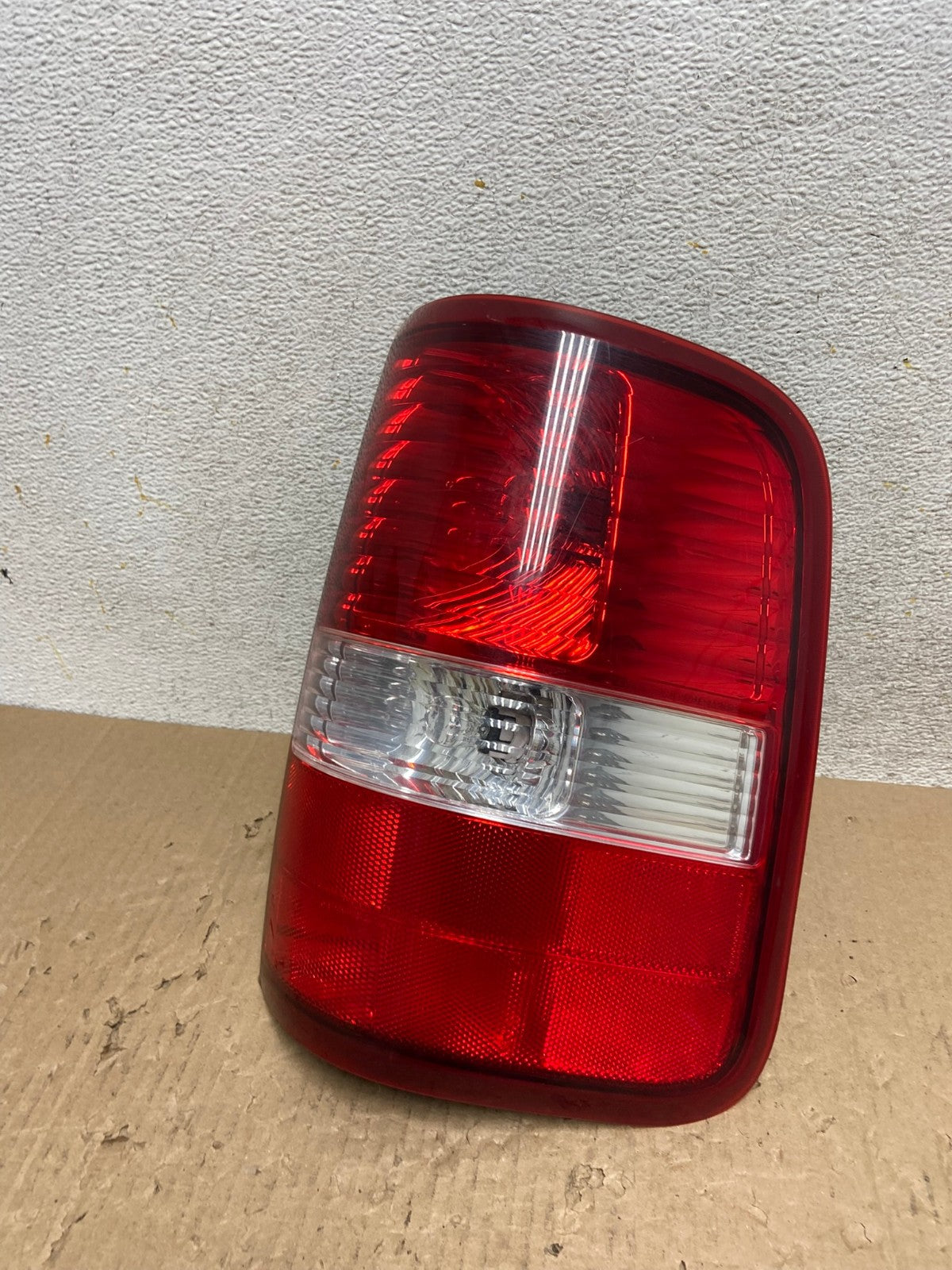 2004 to 2008 Ford F150 F-150 Right Passenger RH Side Tail Light AI1368 LK0