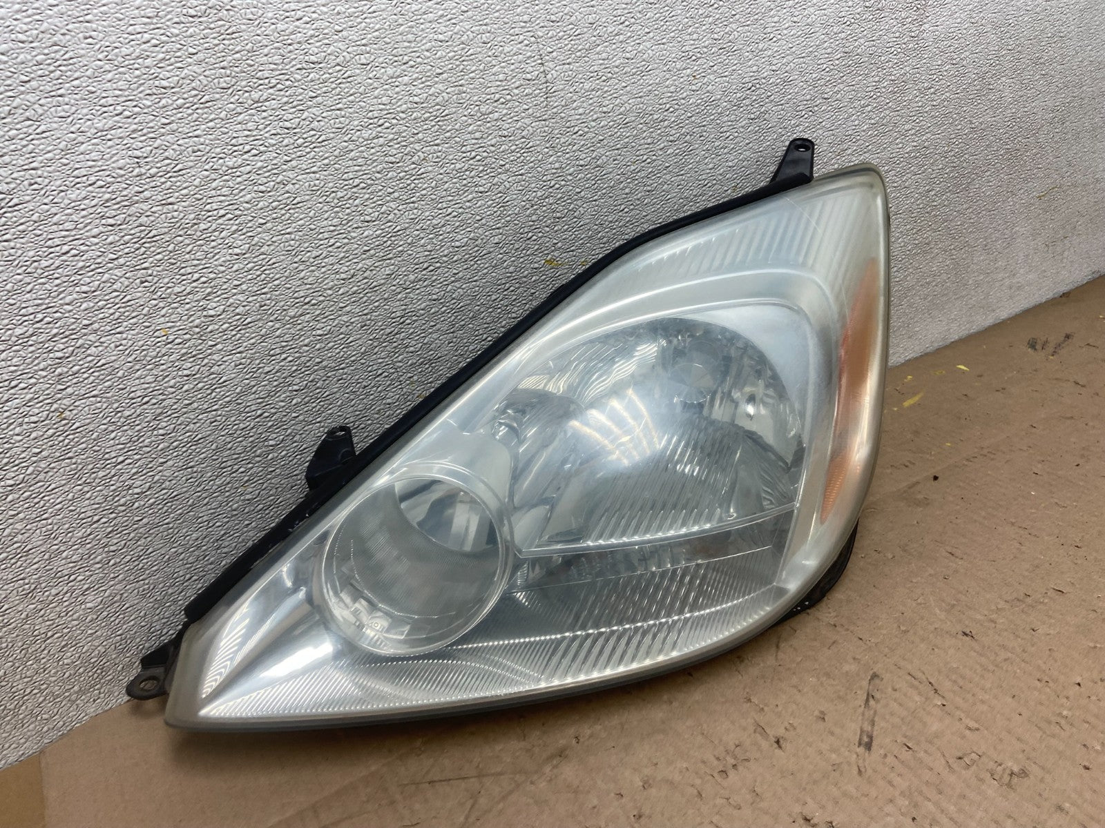 2004-2005 Toyota Sienna Left Driver LH Side Halogen Headlight AA0610 DW2