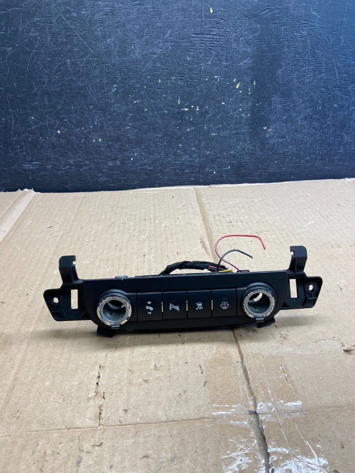 2007 - 2014 Chevrolet Tahoe Yukon Pedal Traction Switch AH5590 DG0