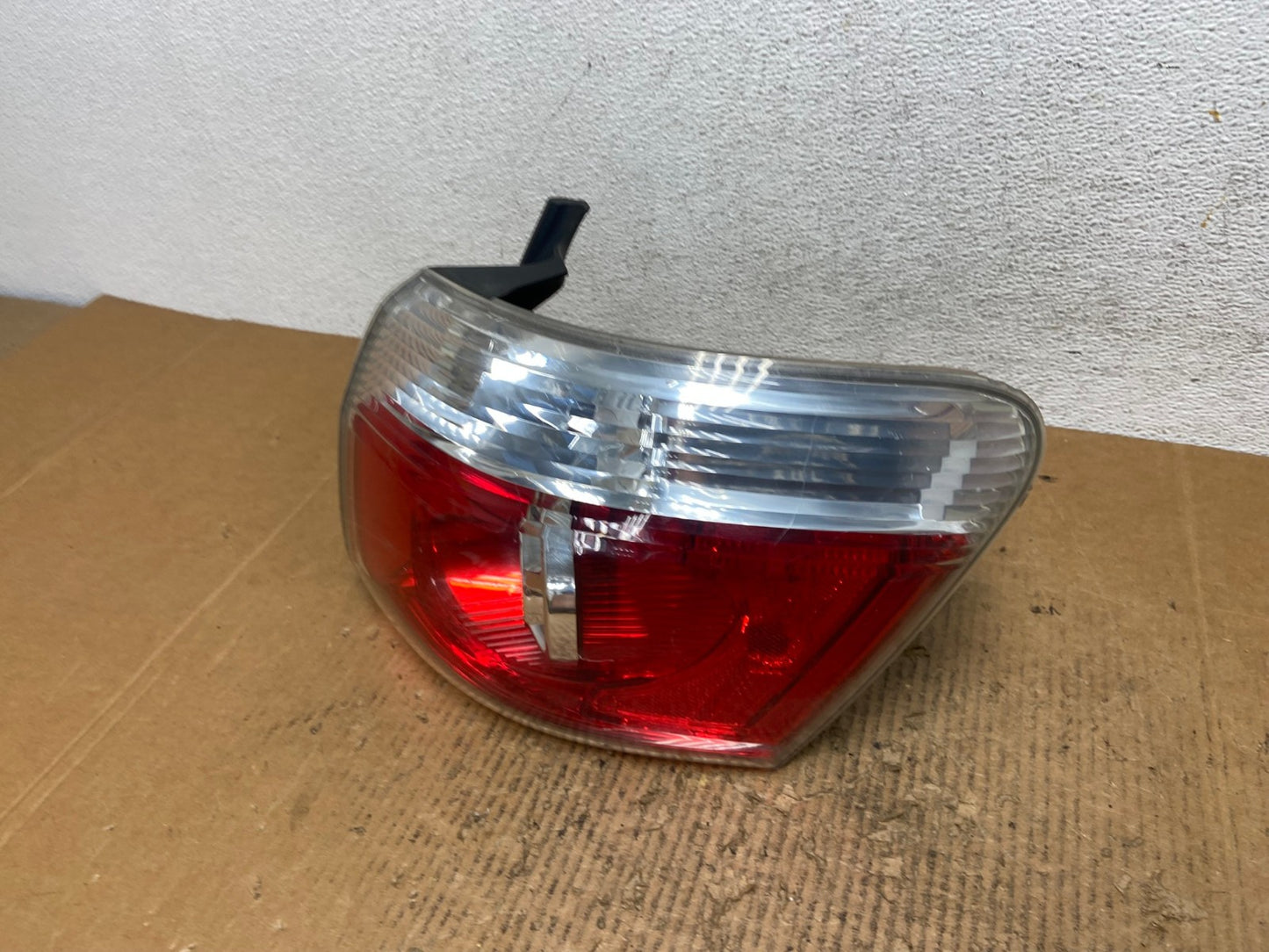 2007 to 2012 GMC Acadia Halogen Tail Light Right Passenger RH Side AE2639 LK1