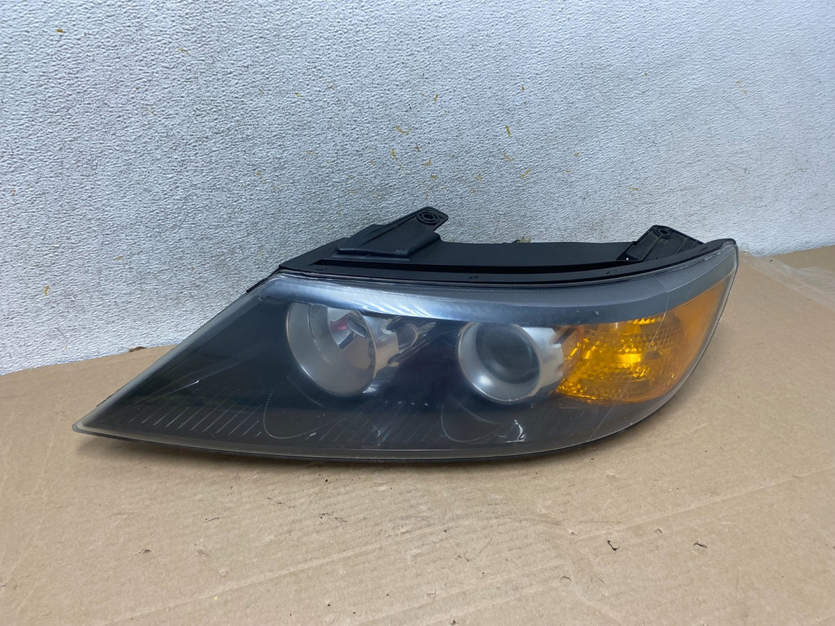 2011 to 2013 Kia Sorento Left Driver LH Side Headlight Halogen AH9376 DW0