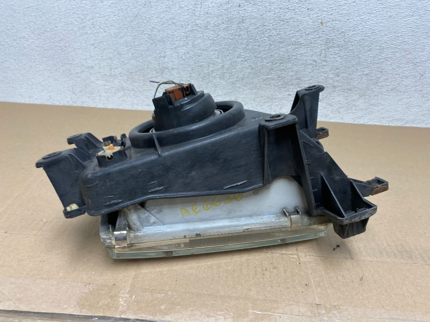 1996 to 2002 Toyota 4Runner Halogen Left Driver LH Headlight AE6636 DW7
