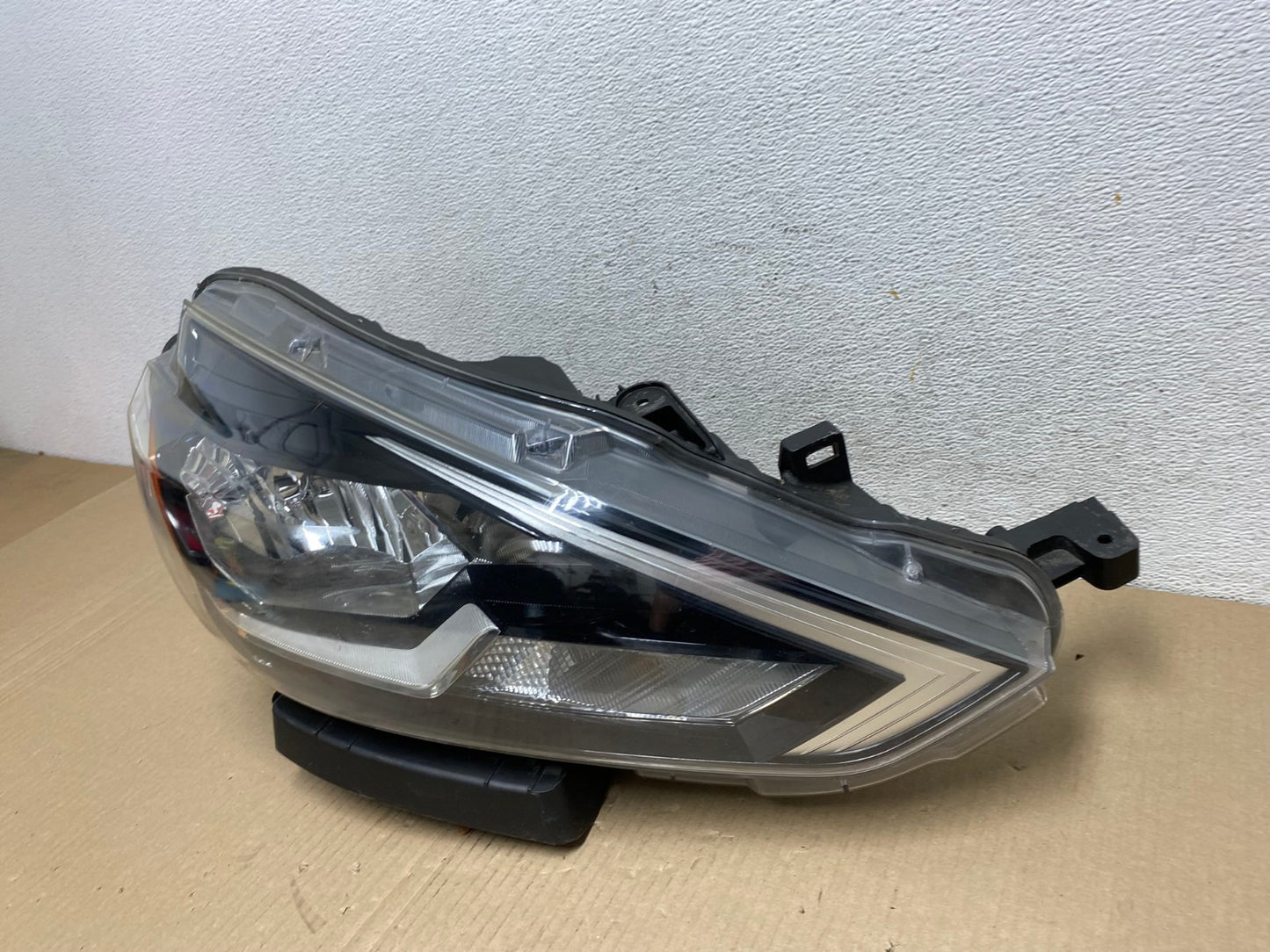 2016 - 2018 Nissan Sentra Front Right Passenger RH Halogen Headlight AE9499 LK1