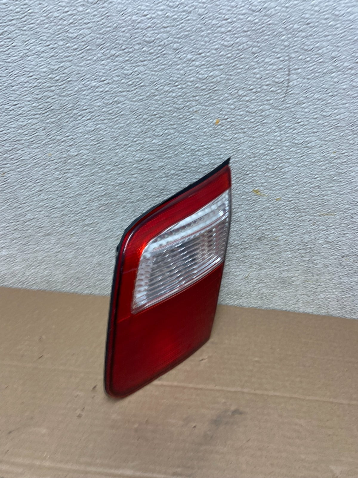 2001 2002 Subaru Forester Right Passenger RH Inner Lid Tail Light AB0999 LK2
