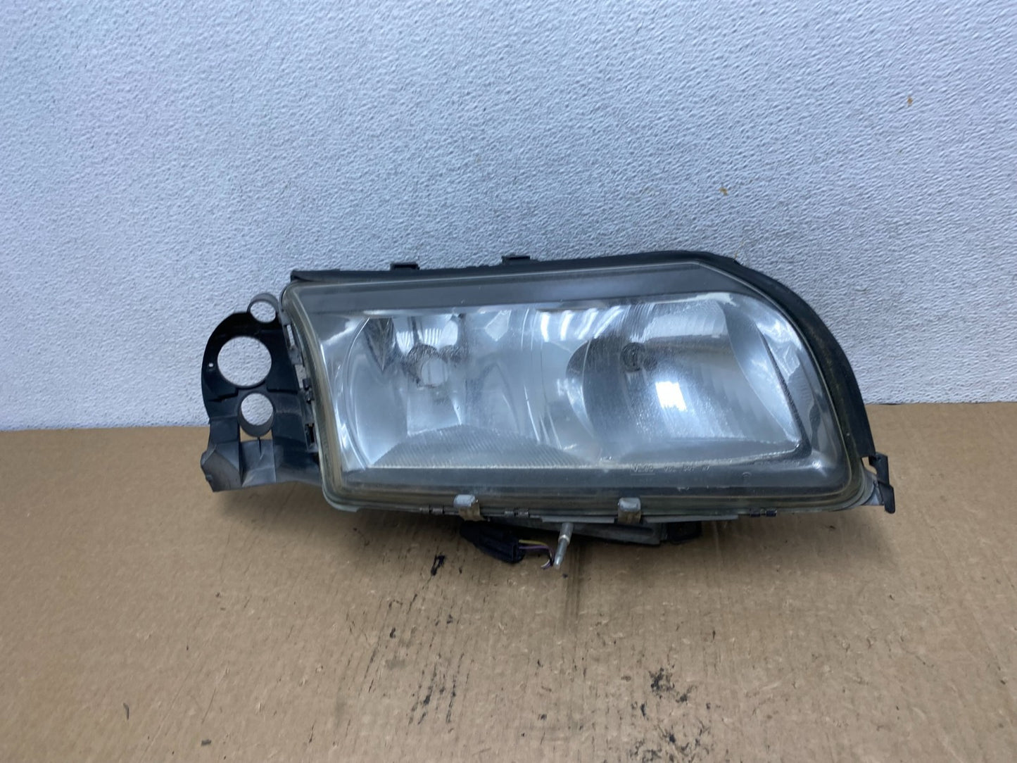 2004 2005 2006 Volvo S80 Right Passenger RH Side Halogen Headlight AG2293 DW0