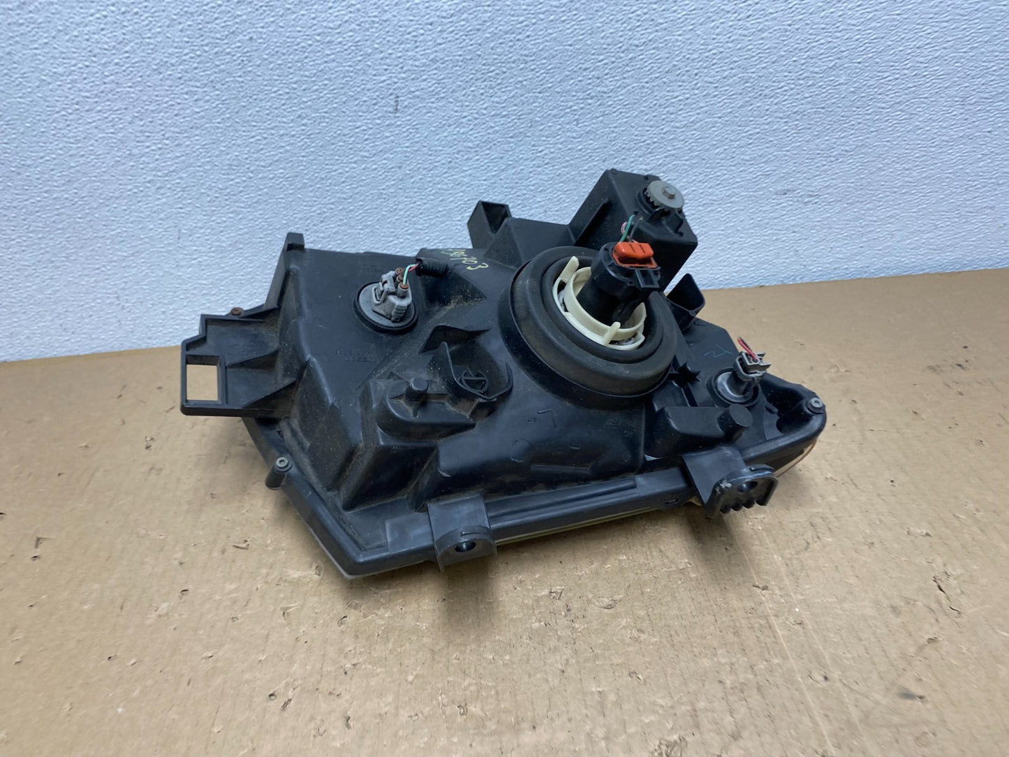 2005 - 2015 Nissan Xterra Driver Left LH Side Headlight AB6703 DW5