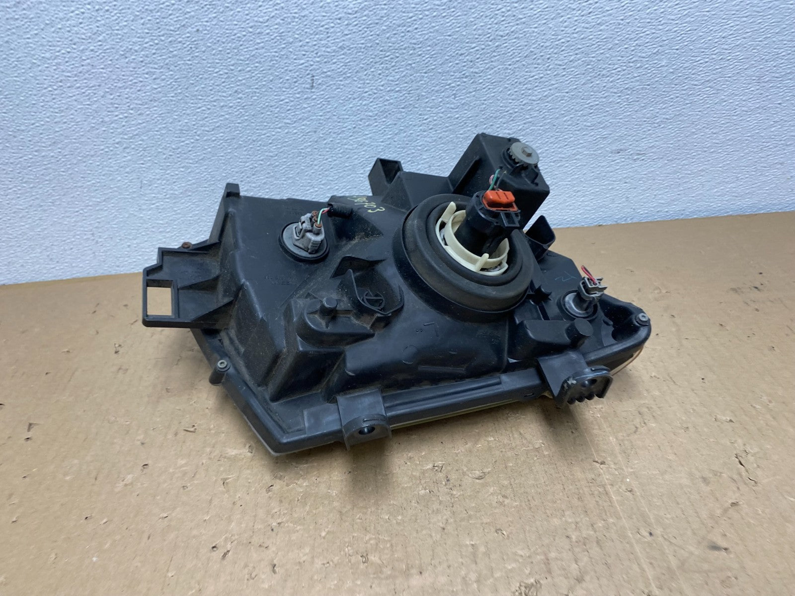 2005 - 2015 Nissan Xterra Driver Left LH Side Headlight AB6703 DW5