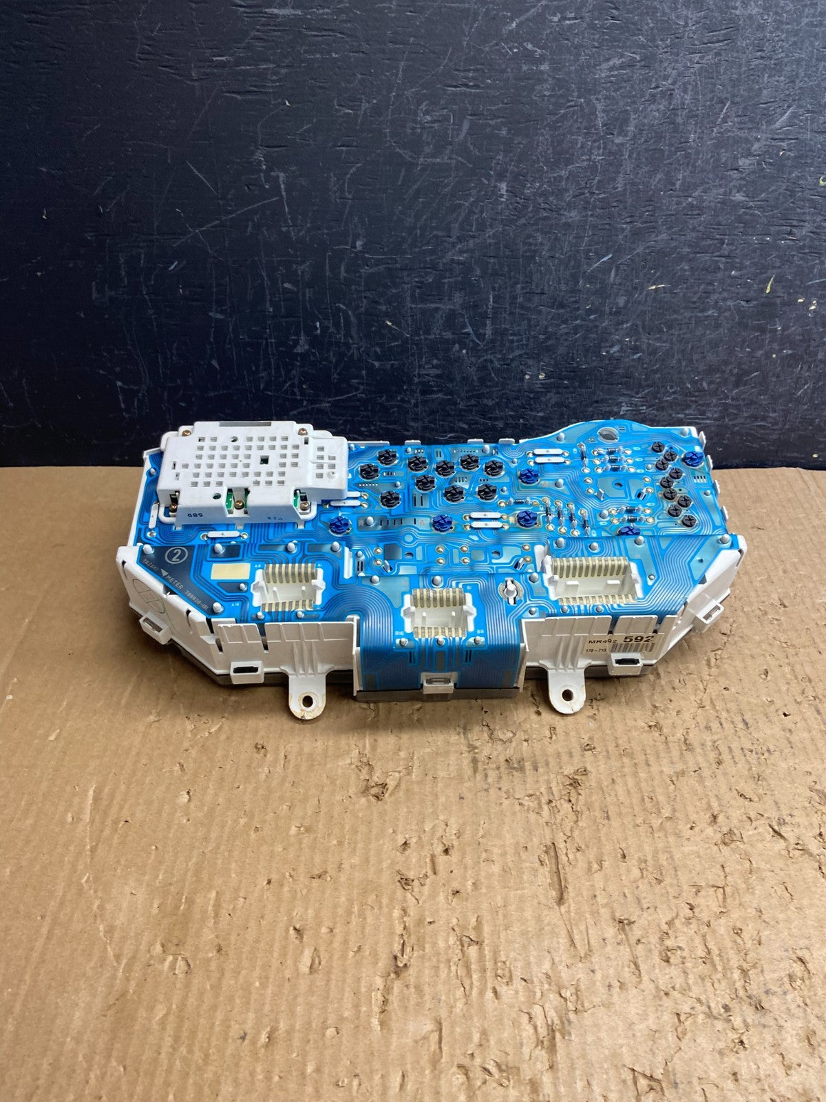 2001 to 2002 Mitsubishi Montero Speedometer Cluster Gauge MR402592 af1574 DG5
