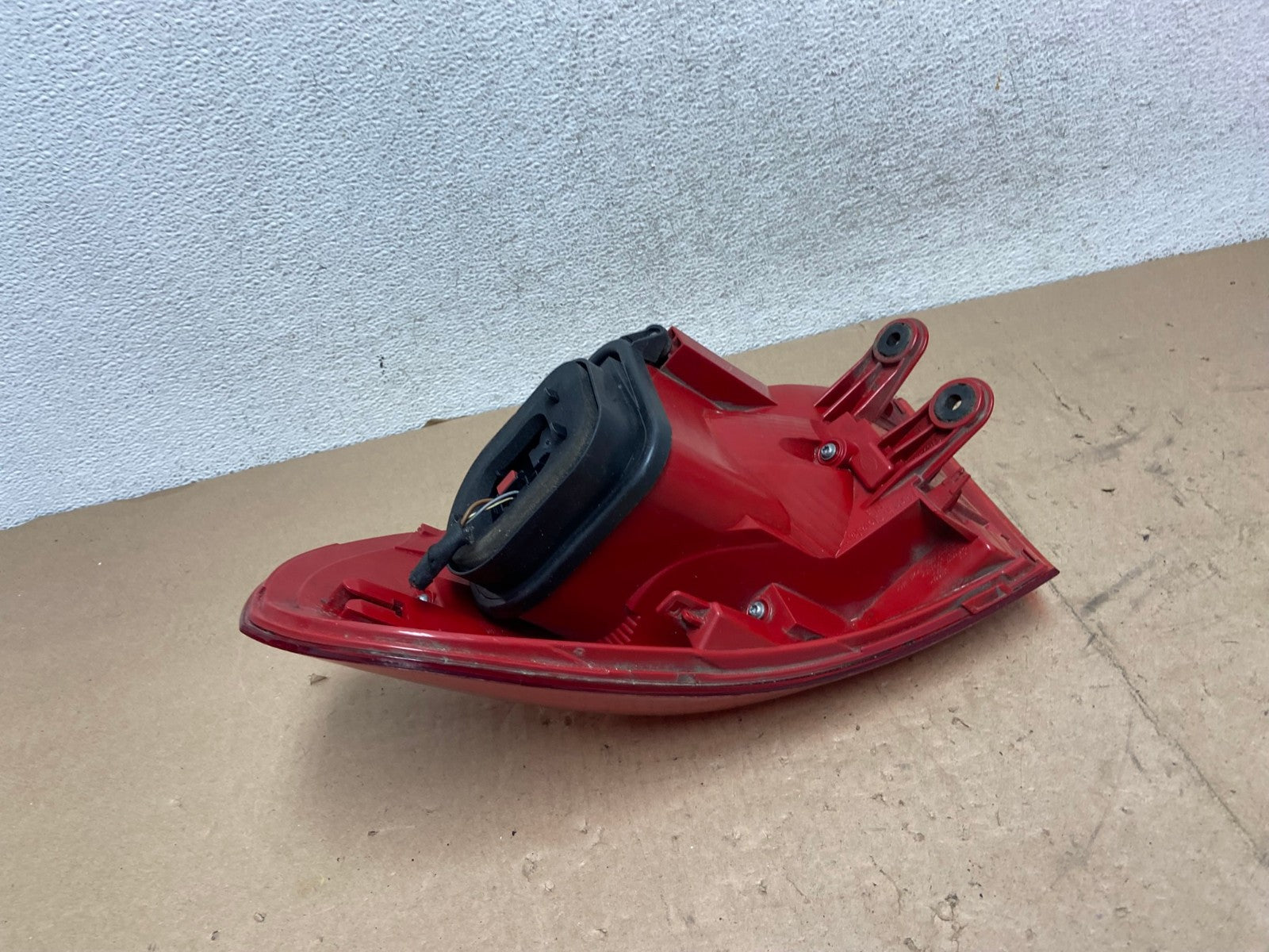 2012-2017 Volkswagen Tiguan Left Driver LH Side Tail Light AG5510 LK5