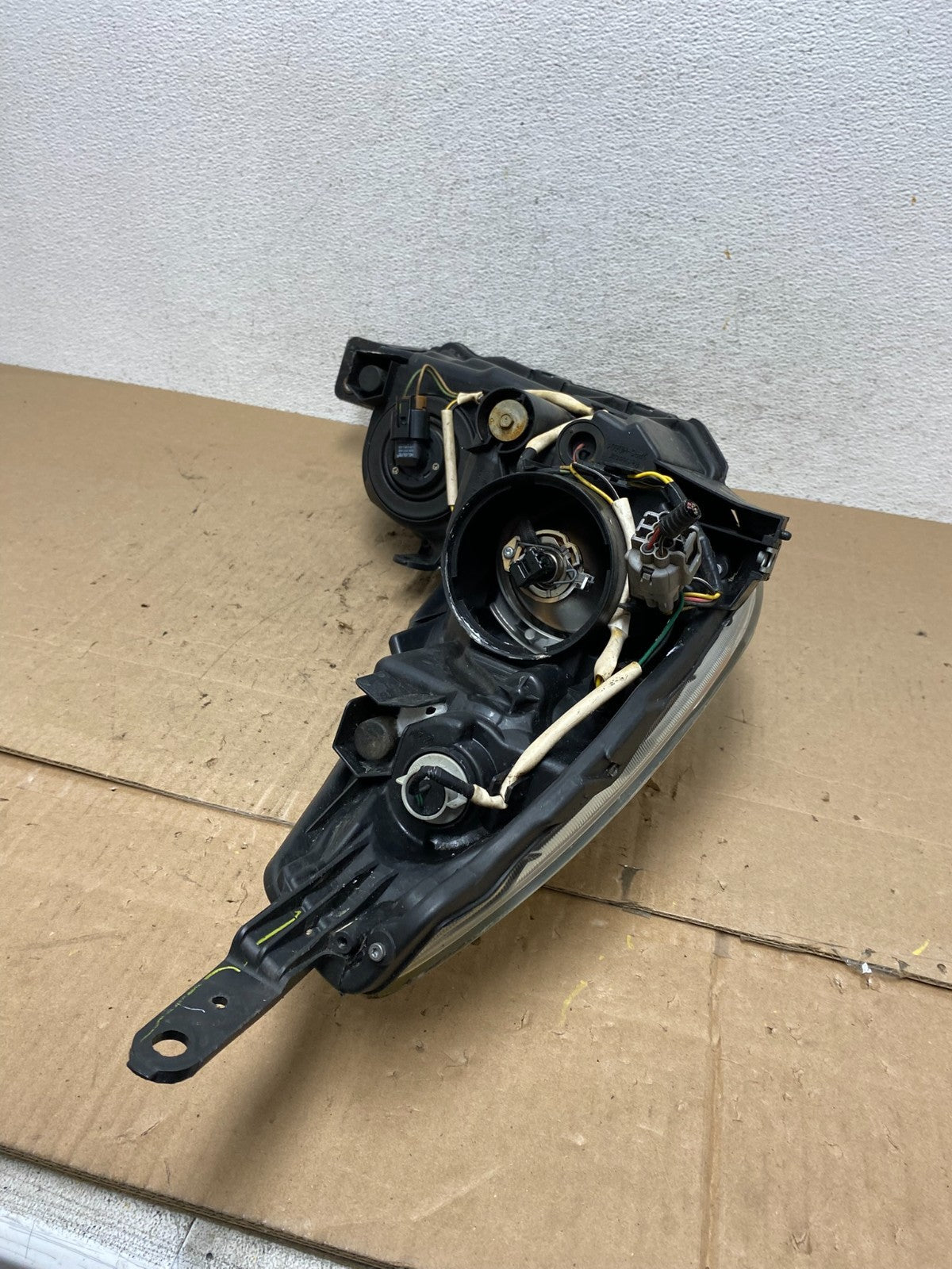 2010 2011 2012 Subaru Legacy Outback Left Driver Halogen Headlight AE6136 DW8