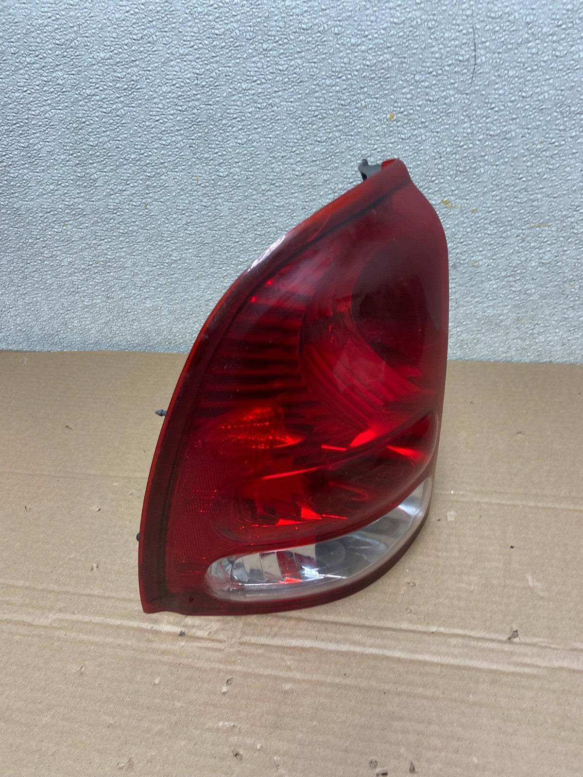 2004 to 2007 Buick Rainier Left Driver LH Tail Light OEM AB1284 LK2
