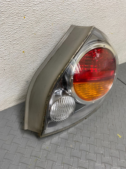 2002 2003 Nissan Maxima Right Passenger RH Side Tail Light A4266 DG12