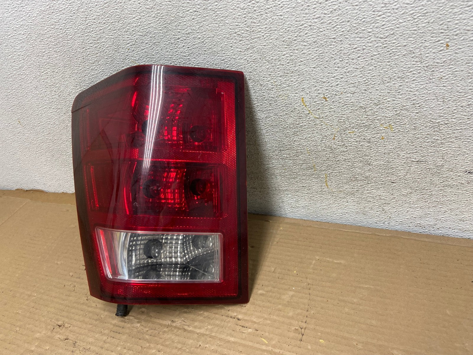 2005 to 2006 Jeep Grand Cherokee Left Driver Side Lh Tail Light AH0623 LK2