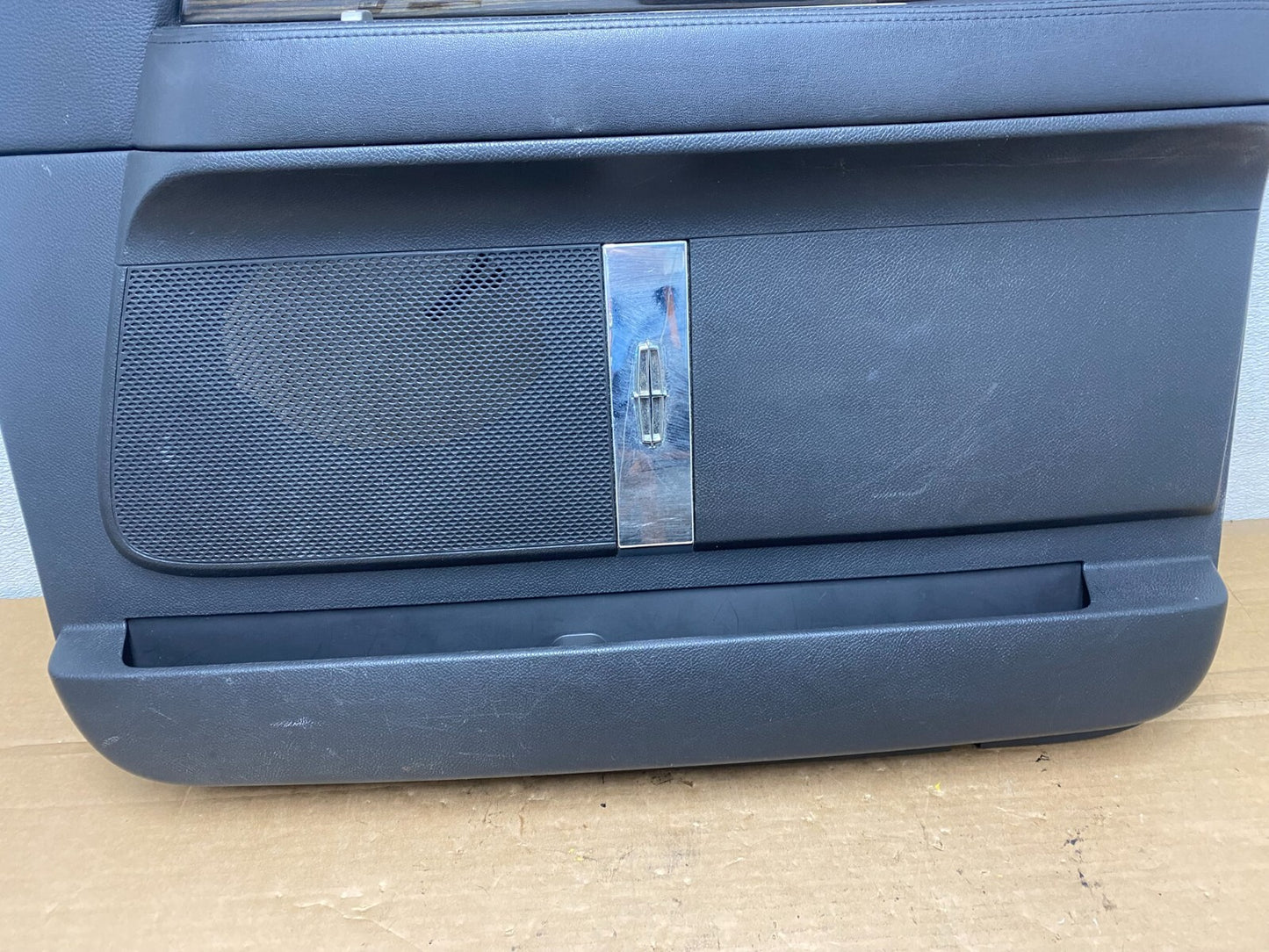 2007-2015 Lincoln Navigator Right Passenger Front Door Panel OEM M6896 DG4