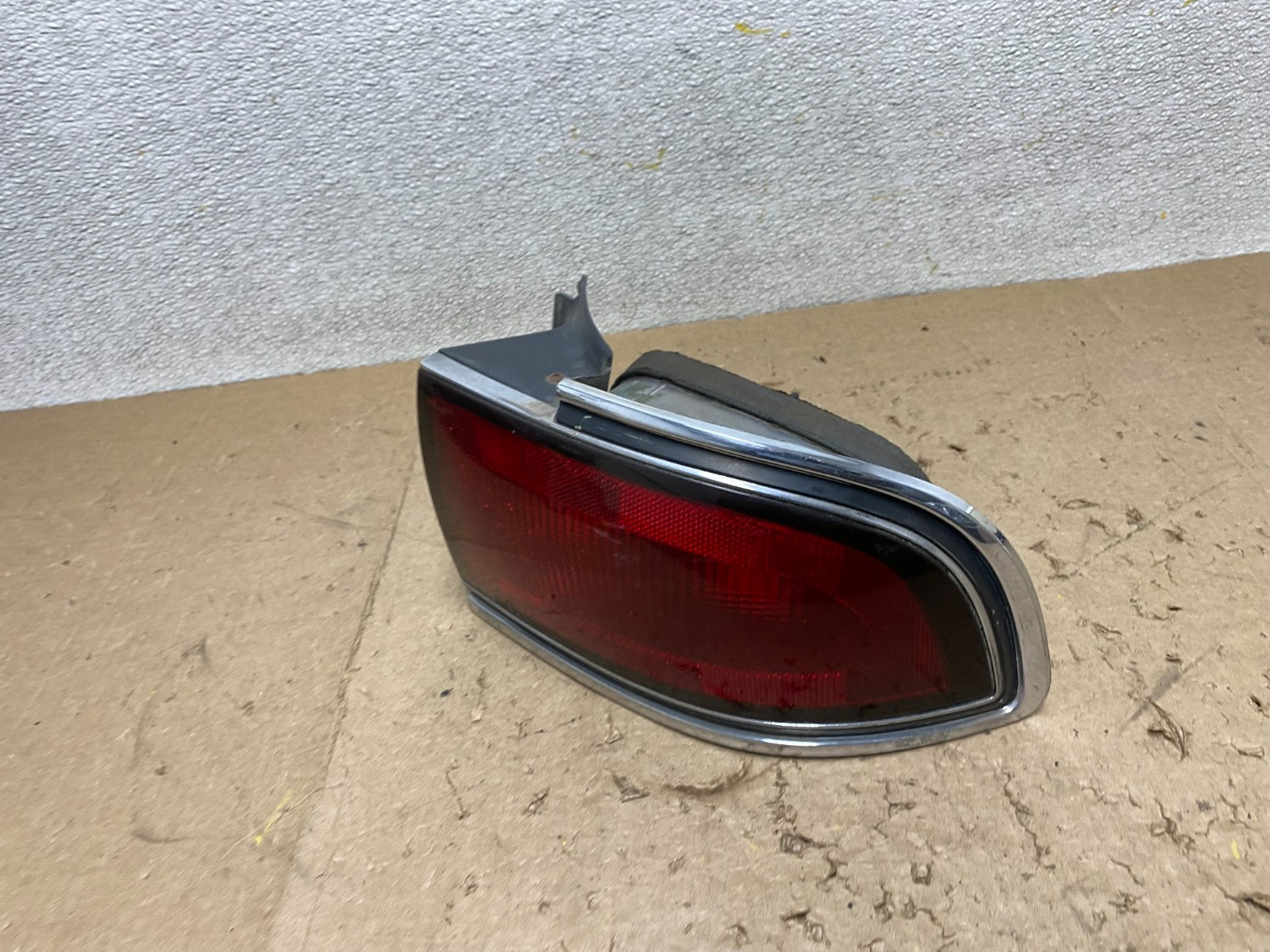1992-1996 Buick Lesabre Right Passenger Rh Side Tail Light Oem X2365 DW1