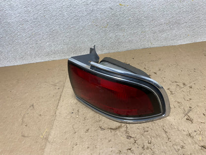 1992-1996 Buick Lesabre Right Passenger Rh Side Tail Light Oem X2365 DW1