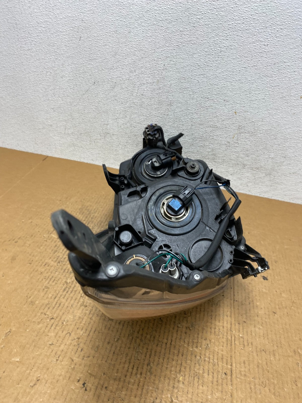 2014 to 2016 Subaru Forester Left Driver LH Headlight Halogen TYC AE2706 DW8