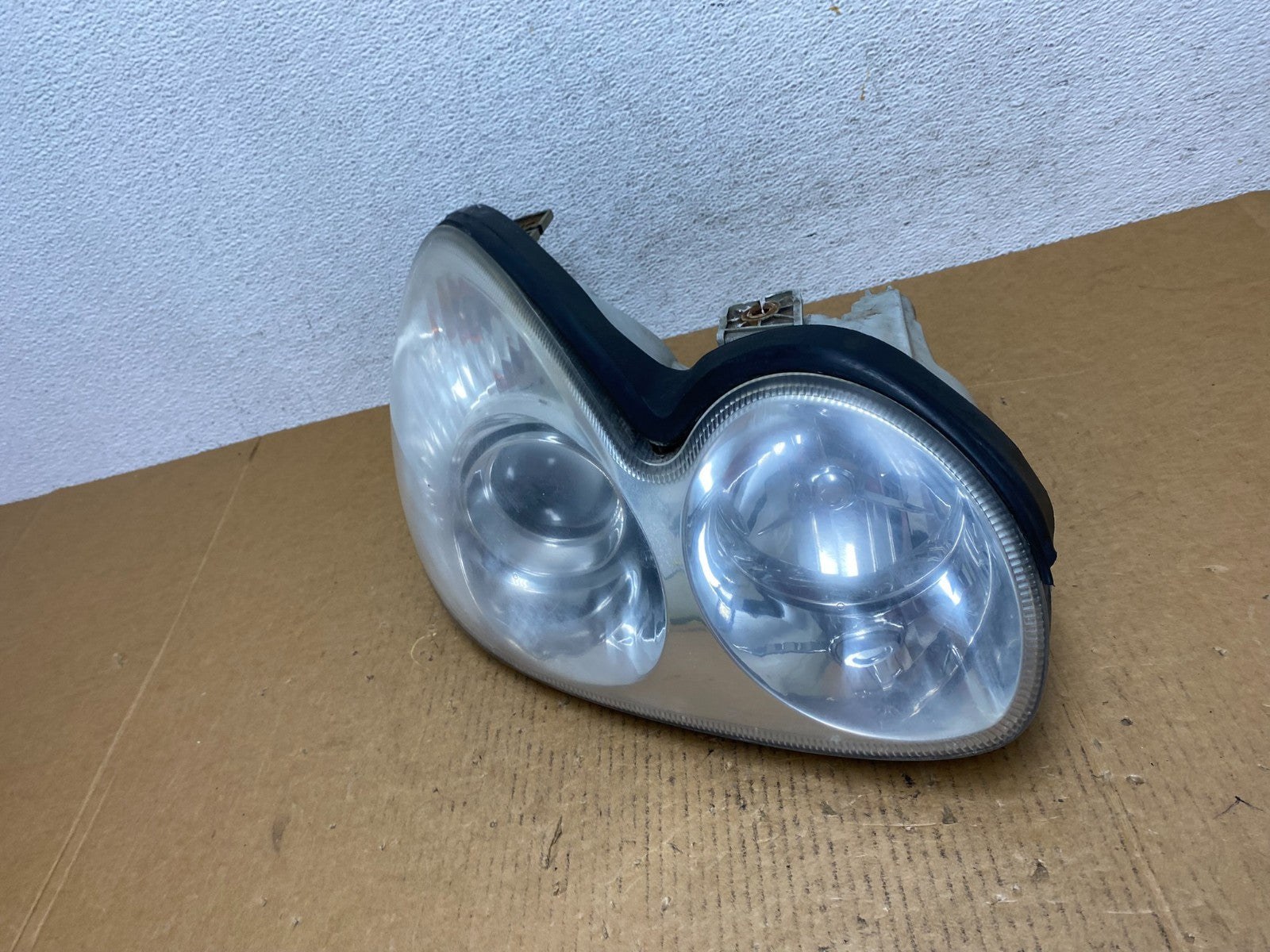 2002-2005 Hyundai Sonata Right Passenger Headlight Halogen AE0685 DW1